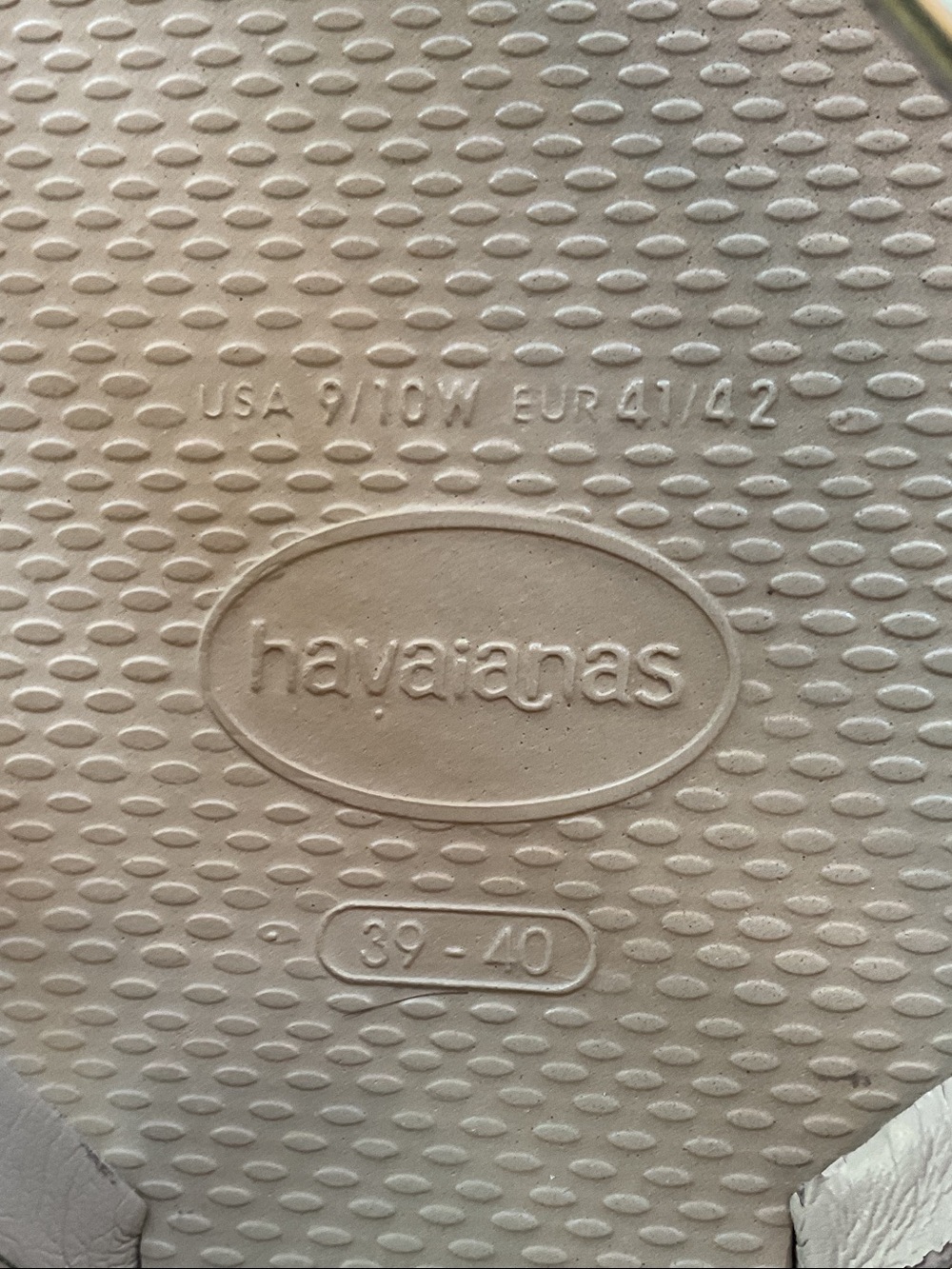 Havaianas Women's Metallic Gold Sandals - Picture 3 of 5